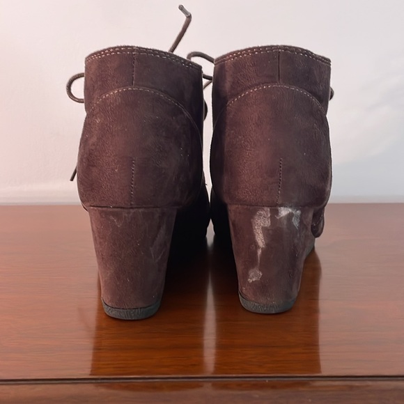 ILLUDE Brown Suede Lace-Up Ankle Boots - Picture 4 of 7
